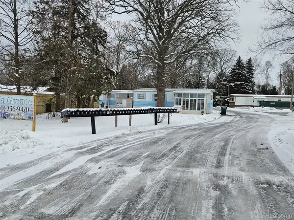 4403 Davison RD, Burton, MI 48509