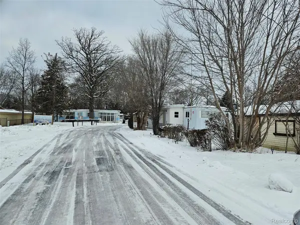 4403 Davison RD, Burton, MI 48509