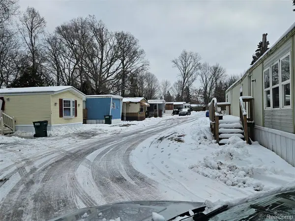 4403 Davison RD, Burton, MI 48509