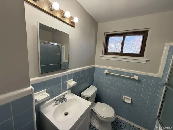 29264 Tessmer CT, Madison Heights, MI 48071