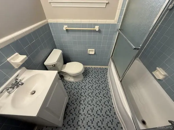 29264 Tessmer CT, Madison Heights, MI 48071