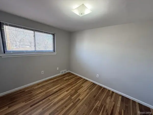 29264 Tessmer CT, Madison Heights, MI 48071