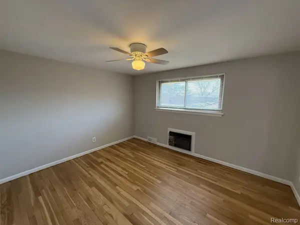 29264 Tessmer CT, Madison Heights, MI 48071