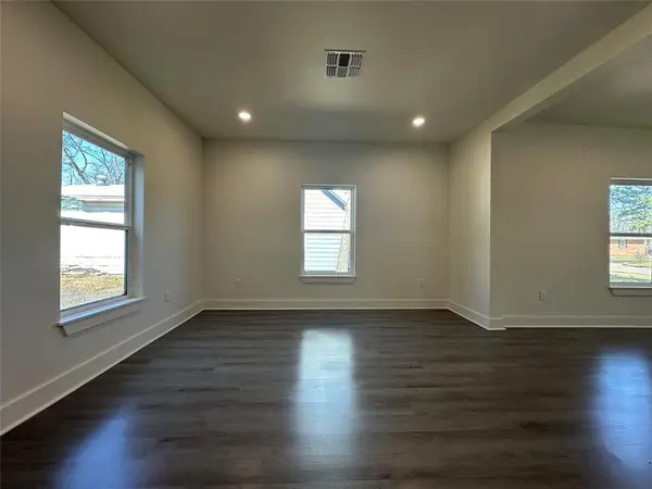 907 Davis Street S, Sulphur Springs, TX 75482