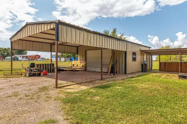 1223 Yowell Road, Whitesboro, TX 76273