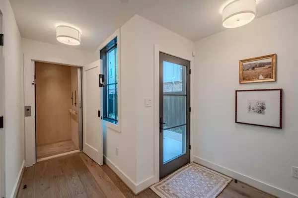 University Park, TX 75205,4114 Emerson Avenue #6