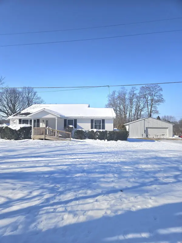 9531 Pine Island DR NE, Algoma Twp, MI 49345