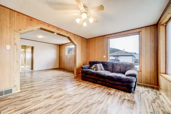 13302 16 AVE, Blairmore, AB T0K0E0