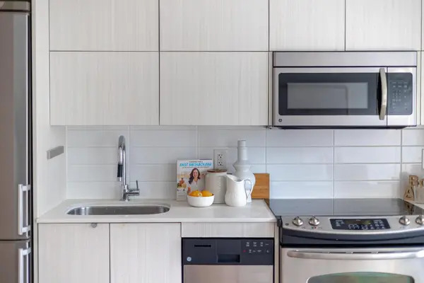 32 Camden ST #711, Toronto C01, ON M5V 0G4