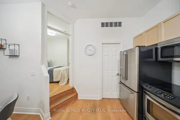 71 McCaul ST #121, Toronto C01, ON M5T 2X1