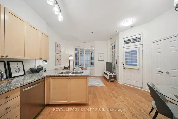 71 McCaul ST #121, Toronto C01, ON M5T 2X1