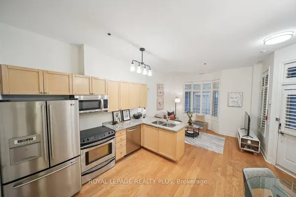 71 McCaul ST #121, Toronto C01, ON M5T 2X1