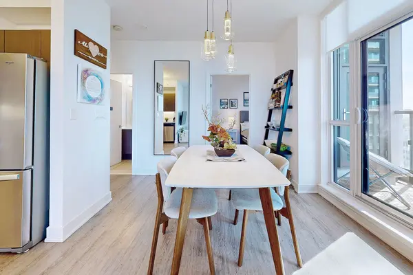 1486 Bathurst ST #907, Toronto C03, ON M5P 3G9