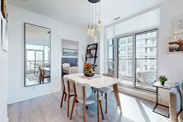 1486 Bathurst ST #907, Toronto C03, ON M5P 3G9