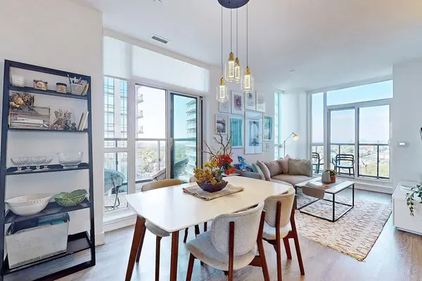 1486 Bathurst ST #907, Toronto C03, ON M5P 3G9