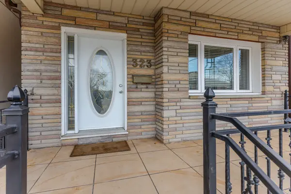 323 Lauder AVE, Toronto C03, ON M6E 3H7