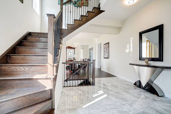 21 Dorothy Caine CRES, Georgina, ON L4P 0S6