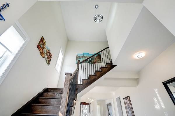 21 Dorothy Caine CRES, Georgina, ON L4P 0S6