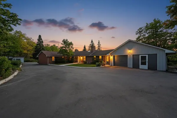 3815 King RD, King, ON L7B 1K4