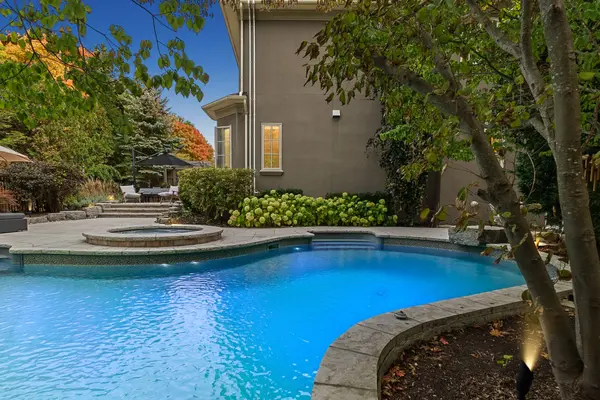 493 Berkley CT, Oakville, ON L6H 6Y9