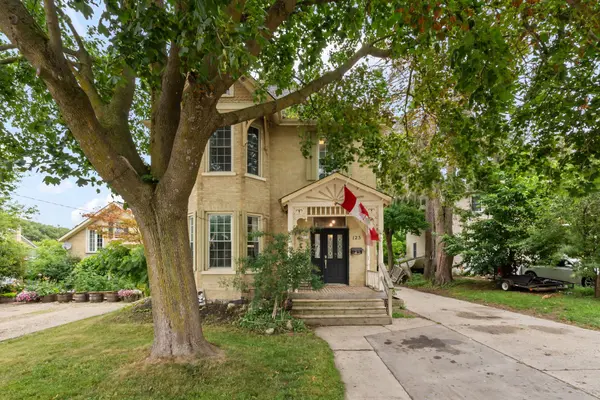 125 ELORA ST S, Minto, ON N0G 1Z0