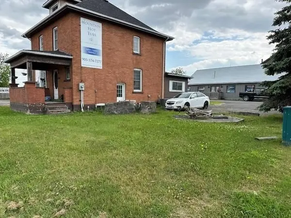 1360 Rymal RD E, Hamilton, ON L8W 3N1
