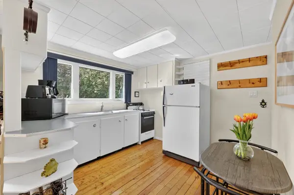 21 Stanley RD, Kawartha Lakes, ON K0M 2T0