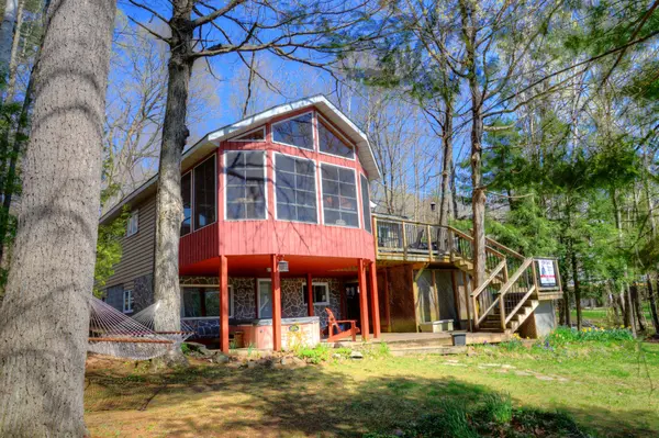 476 Hungry Bay RD E, Georgian Bay, ON L0K 1S0