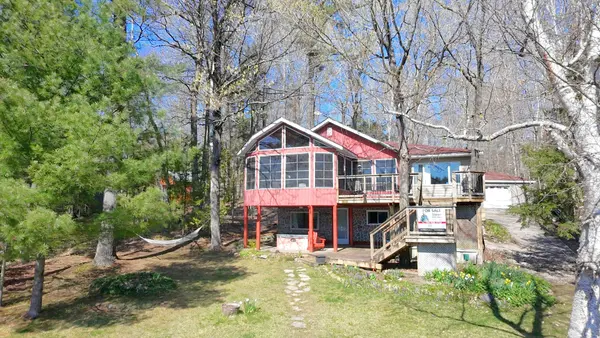 476 Hungry Bay RD E, Georgian Bay, ON L0K 1S0