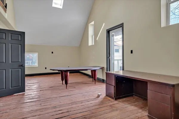 255 McDonnel ST S #Upper Unit, Peterborough, ON K9H 2W2