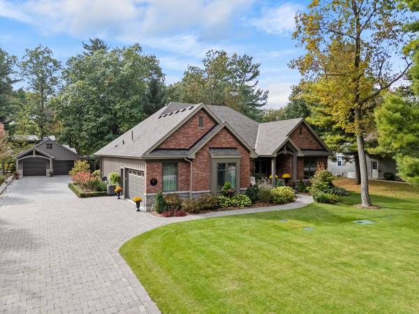 10007 Jenna RD, Lambton Shores, ON N0M 1T0