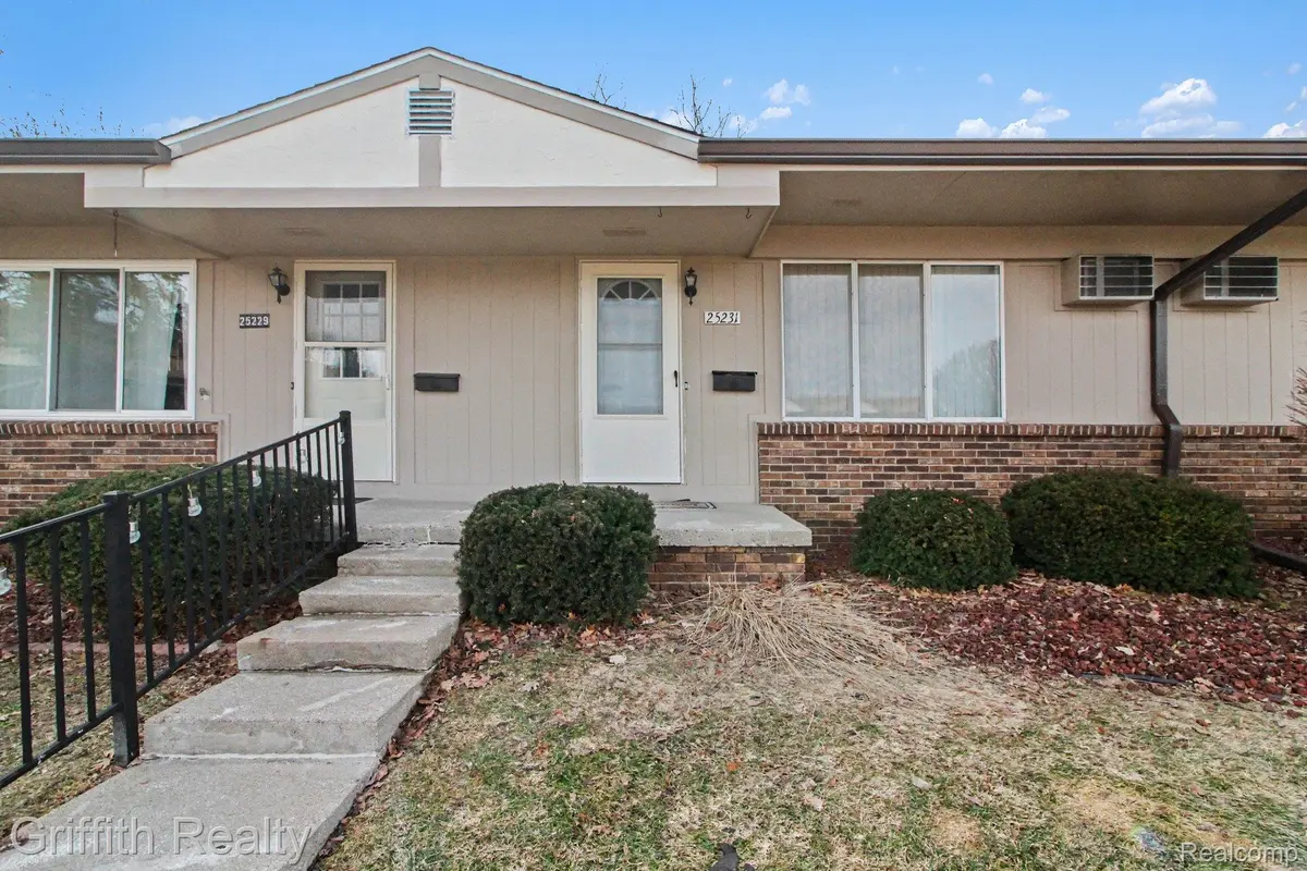 25231 Potomac DR #2, South Lyon, MI 48178