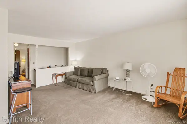 25231 Potomac DR #2, South Lyon, MI 48178