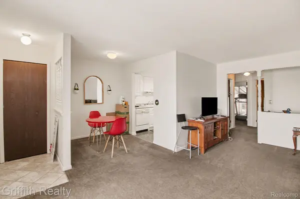 25231 Potomac DR #2, South Lyon, MI 48178