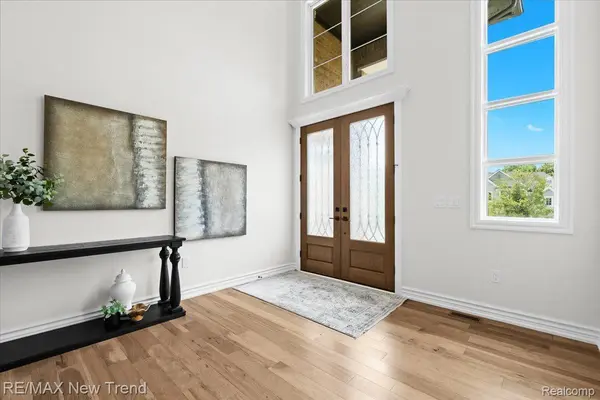 32534 Sanctuary CT, Farmington Hills, MI 48336