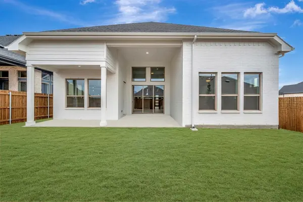 7824 Pondview Lane, Fort Worth, TX 76123