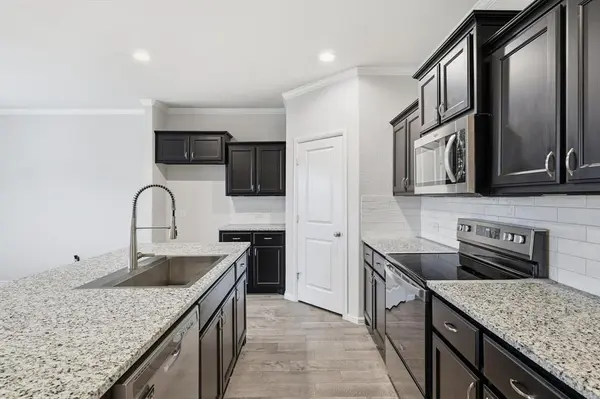 9428 Red Brush Trail, Fort Worth, TX 76131