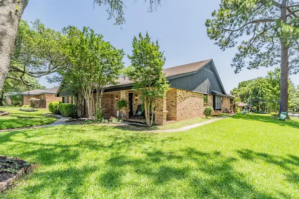 2211 Midhurst Drive, Arlington, TX 76013