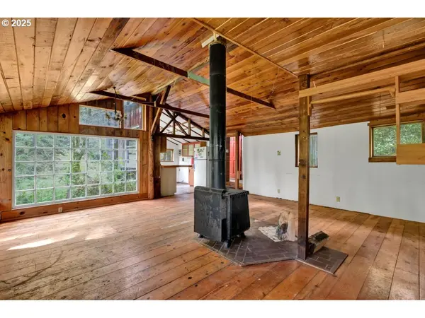 38220 BOSCAGE LN, Springfield, OR 97478