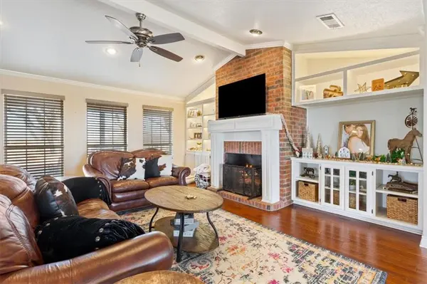 347 Howe Hill Road, Robinson, TX 76706