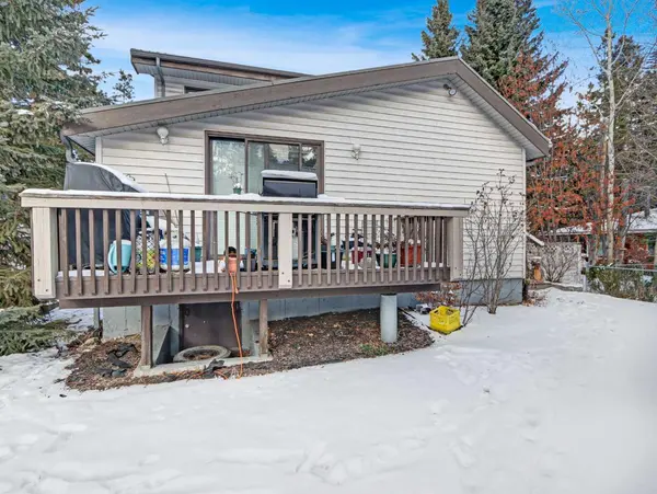 809 13 ST, Canmore, AB T1W1W5