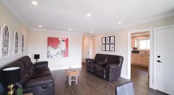 580 Gibb ST, Oshawa, ON L1J 1Z5