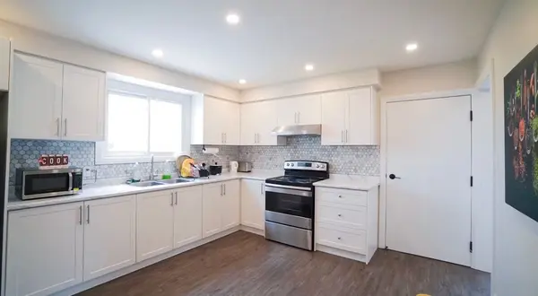 580 Gibb ST, Oshawa, ON L1J 1Z5