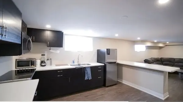 580 Gibb ST, Oshawa, ON L1J 1Z5