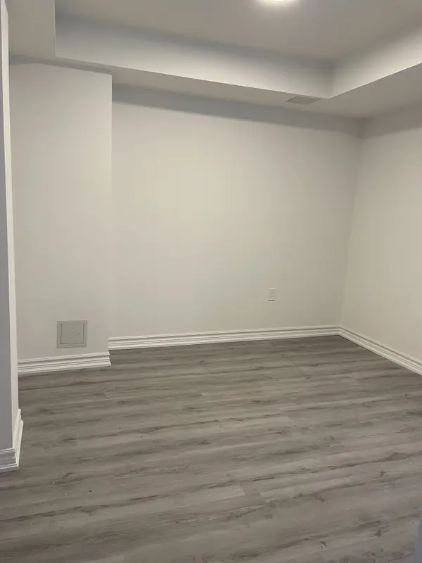 1287 Plymouth DR, Oshawa, ON L1L 0V1