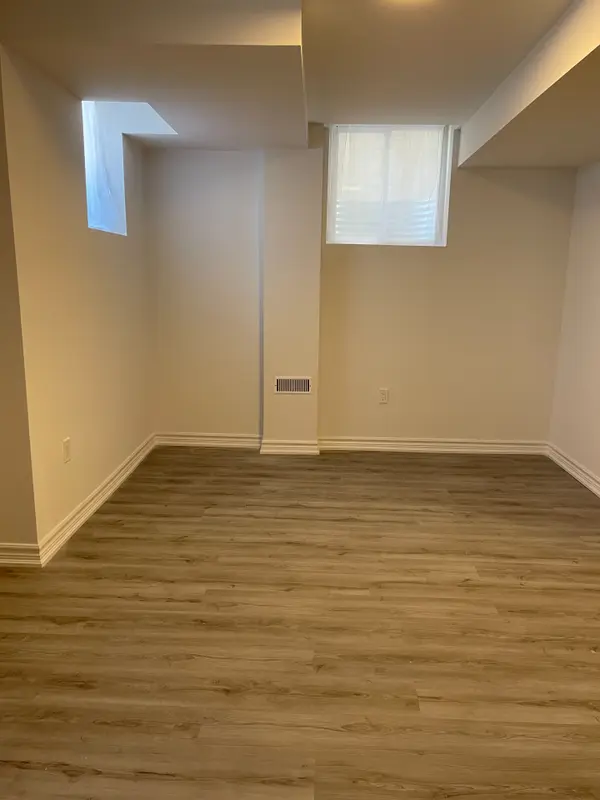 1287 Plymouth DR, Oshawa, ON L1L 0V1