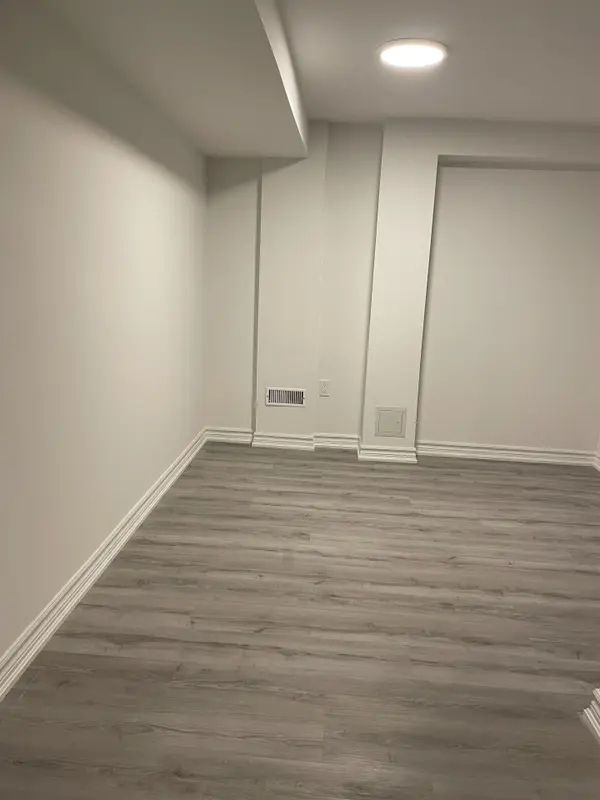 1287 Plymouth DR, Oshawa, ON L1L 0V1