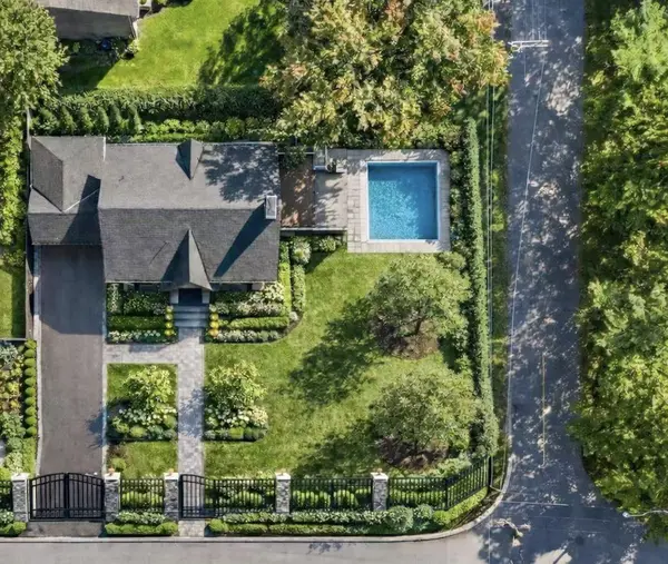 320 Hillcrest RD, Rockcliffe Park, ON K1M 0J6