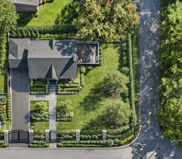 320 Hillcrest RD, Rockcliffe Park, ON K1M 0J6