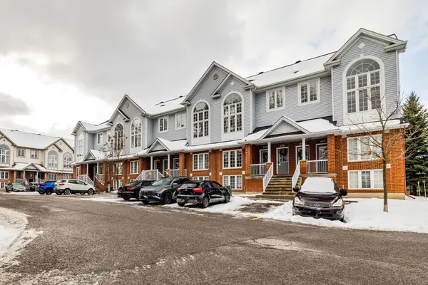 389 Wiffen Private, Bells Corners And South To Fallowfield, ON K2H 1G4